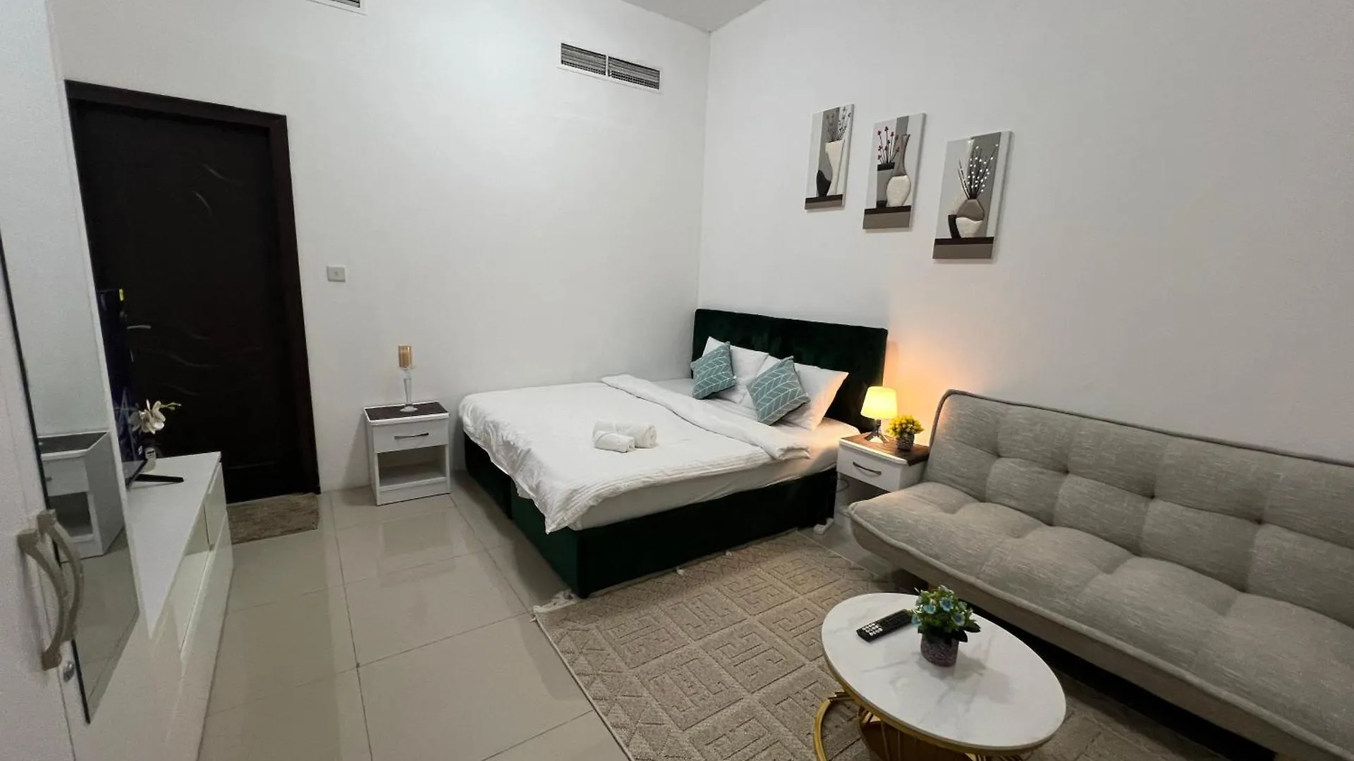 Beautiful Cozy Room contacts